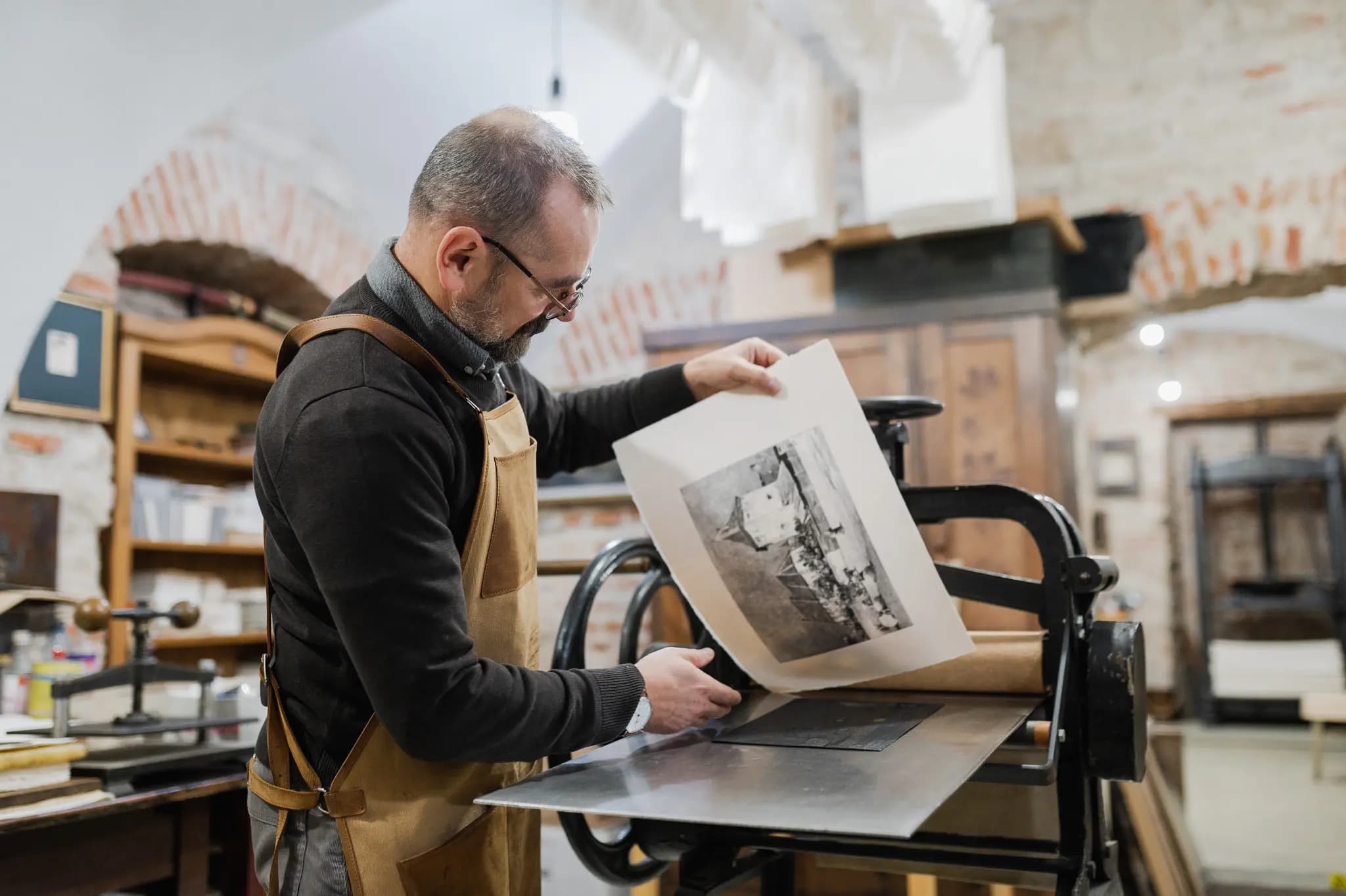 <p>În atelier, împreună</p>